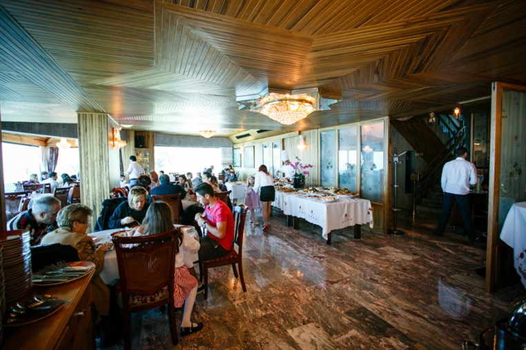 Easter Lunch Buffet at Bay Lodge